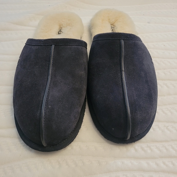 Ugg Men's Slippers - Picture 6 of 6